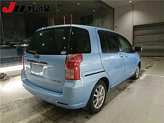 TOYOTA RAUM 2010