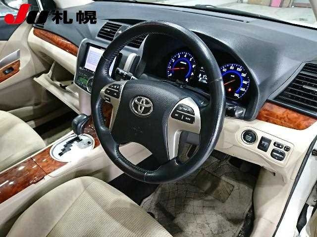 TOYOTA PREMIO 2013