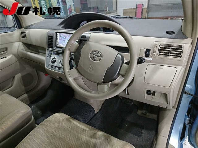 TOYOTA RAUM 2010