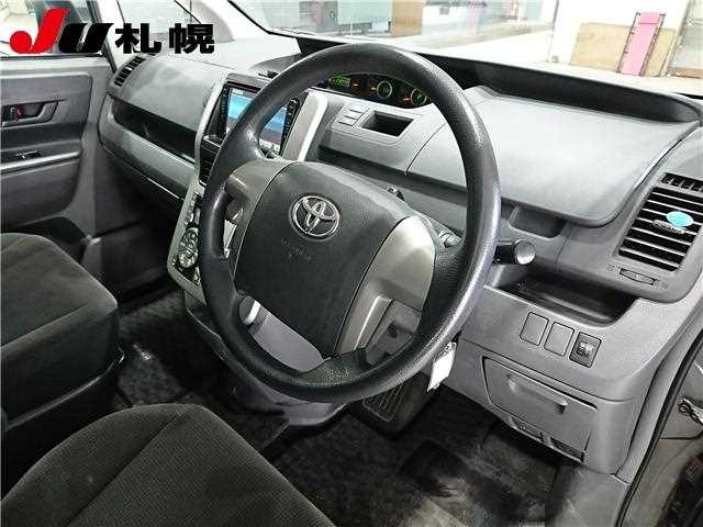 TOYOTA NOAH 2008