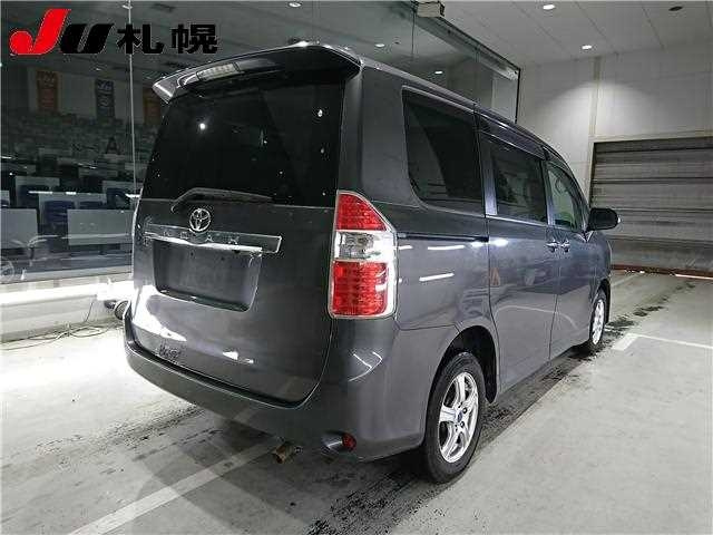TOYOTA NOAH 2008