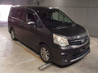 TOYOTA NOAH 2011