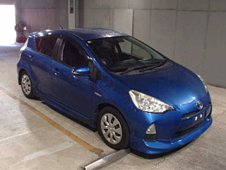 TOYOTA AQUA 2015