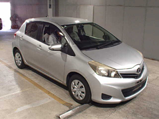 TOYOTA VITZ 2013
