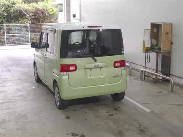 DAIHATSU TANTO 2011