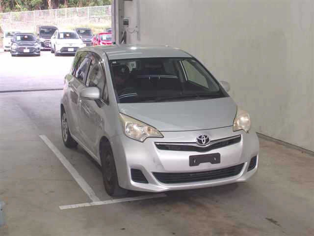 TOYOTA RACTIS 2013