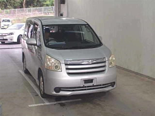 TOYOTA NOAH 2008