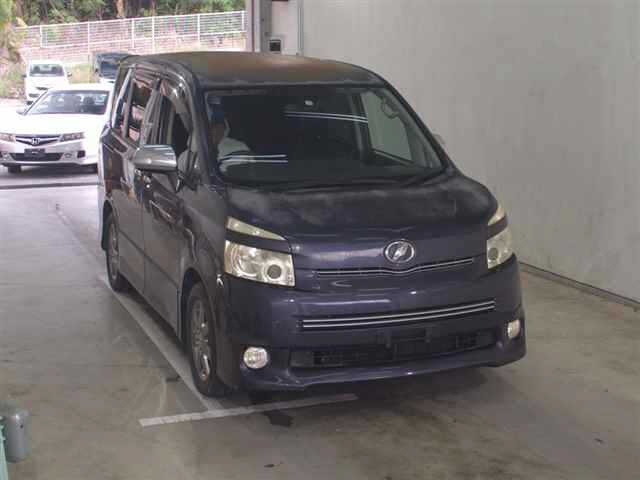 TOYOTA VOXY 2009