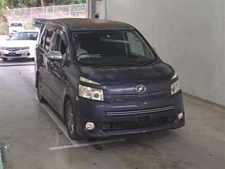 TOYOTA VOXY 2009