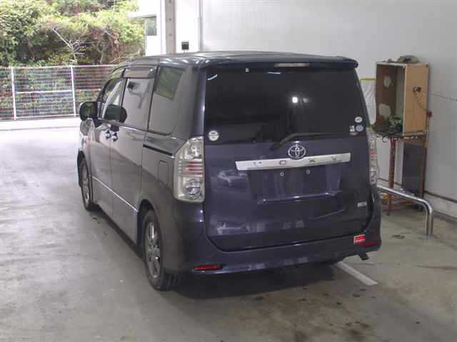 TOYOTA VOXY 2009