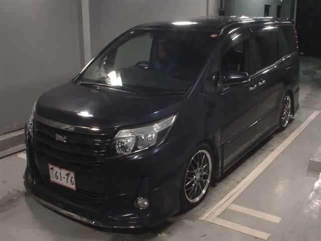 TOYOTA NOAH 2017