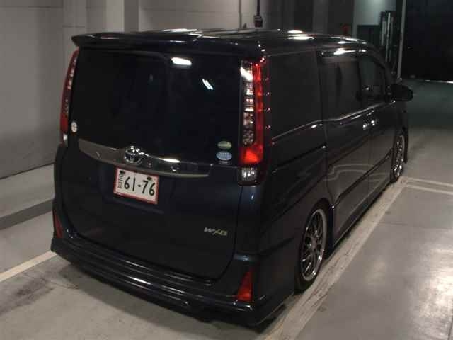 TOYOTA NOAH 2017