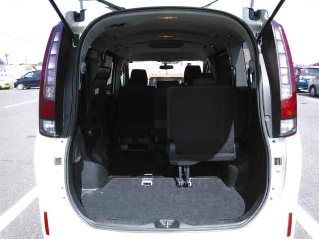 TOYOTA NOAH 2016