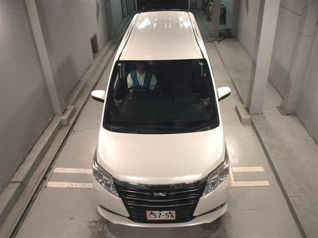 TOYOTA NOAH 2016