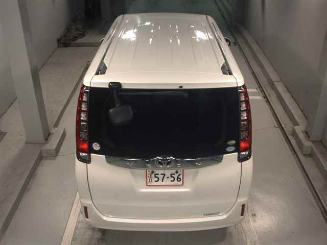 TOYOTA NOAH 2016