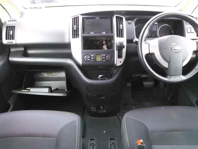 NISSAN SERENA 2010