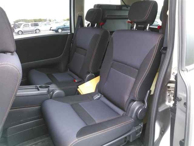 NISSAN SERENA 2010