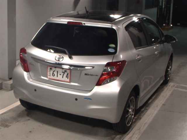 TOYOTA VITZ 2015