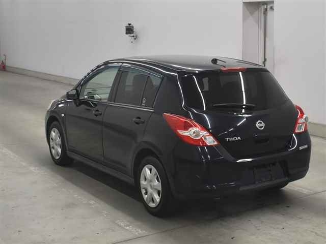 NISSAN TIIDA 2010