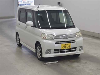 DAIHATSU TANTO 2011