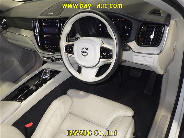 VOLVO XC60 2022