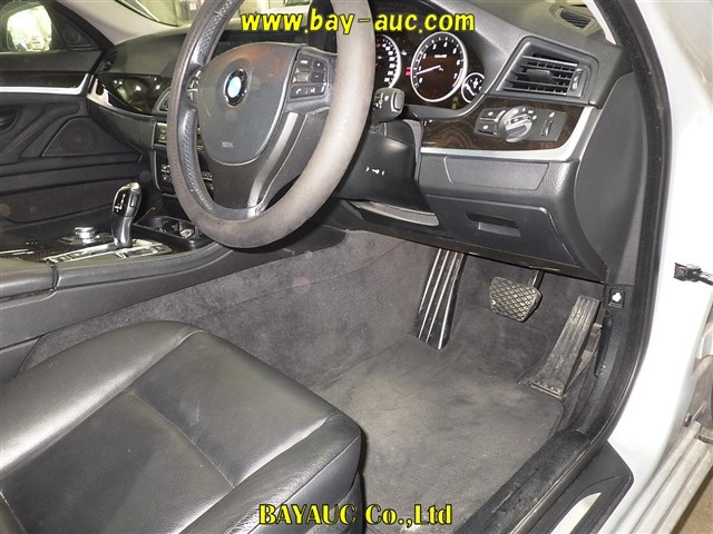 BMW 5 SERIES 2011