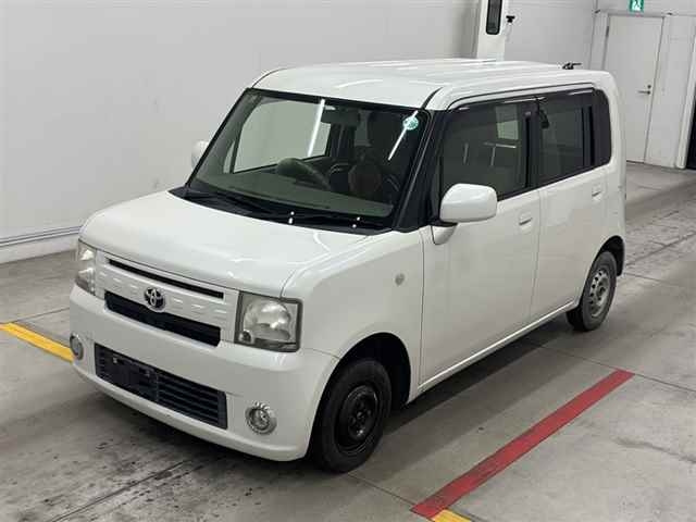 TOYOTA PIXIS SPACE 2012