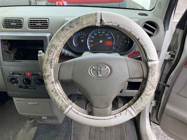 TOYOTA PIXIS SPACE 2012