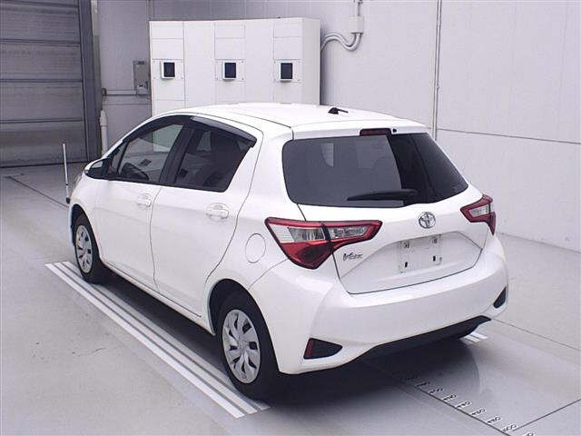 TOYOTA VITZ 2017
