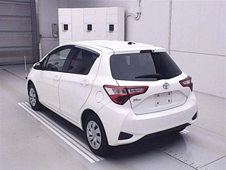 TOYOTA VITZ 2017
