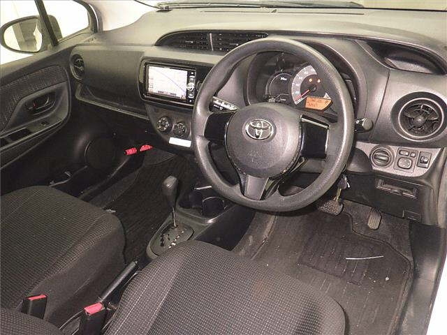 TOYOTA VITZ 2017