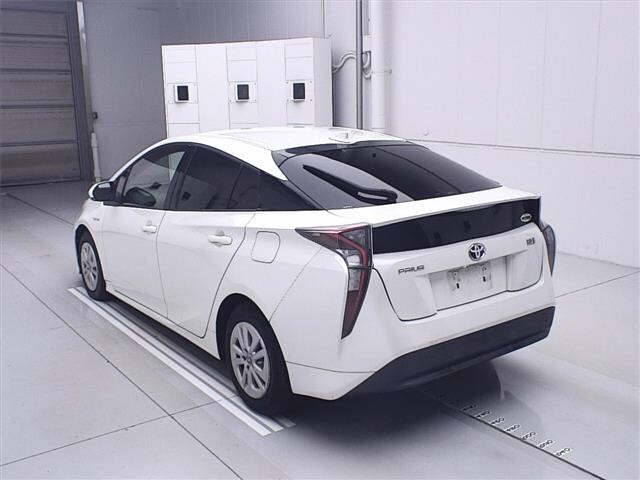 TOYOTA PRIUS 2016