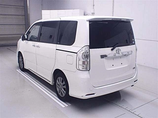 TOYOTA VOXY 2012