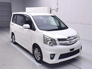 TOYOTA NOAH 2011