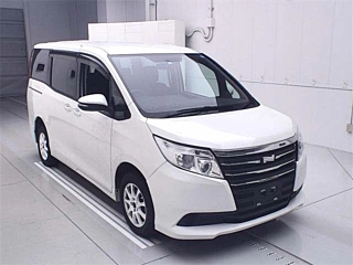 TOYOTA NOAH 2015