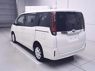 TOYOTA NOAH 2015