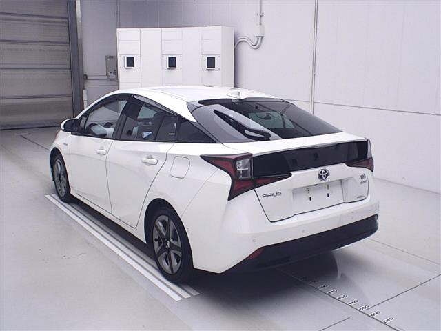 TOYOTA PRIUS 2019