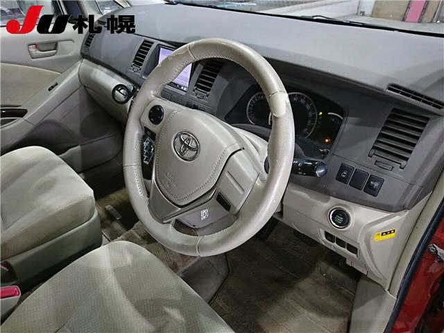 TOYOTA ISIS 2012