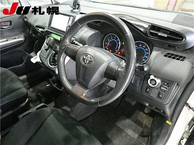 TOYOTA WISH 2011
