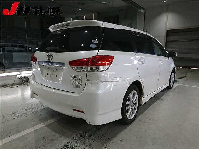 TOYOTA WISH 2011