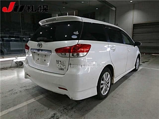 TOYOTA WISH 2011