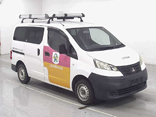 MITSUBISHI DELICA 2015