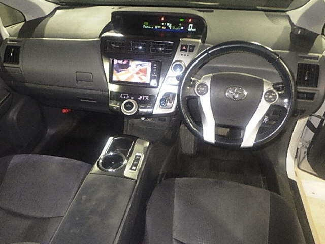 TOYOTA PRIUS ALPHA 2011