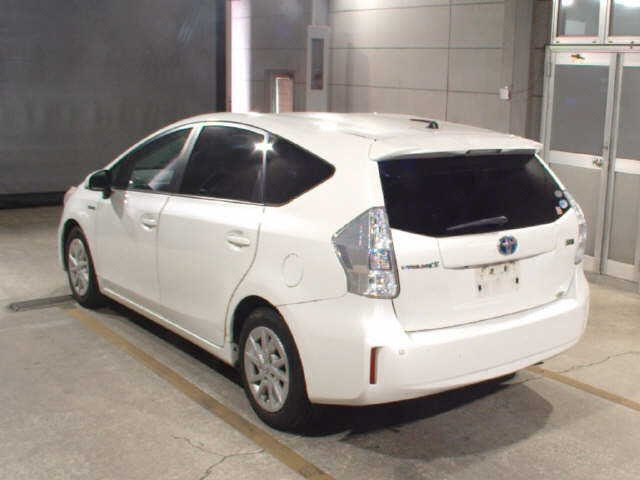 TOYOTA PRIUS ALPHA 2011