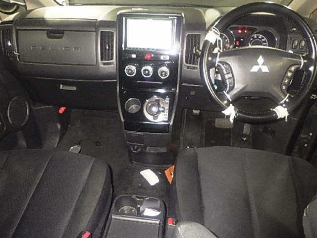 MITSUBISHI DELICA D5 2012