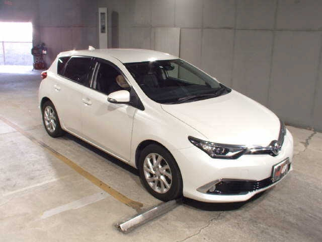 TOYOTA AURIS 2016