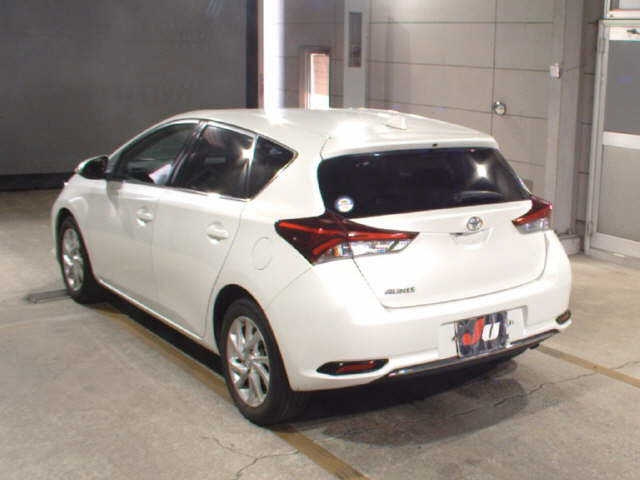 TOYOTA AURIS 2016