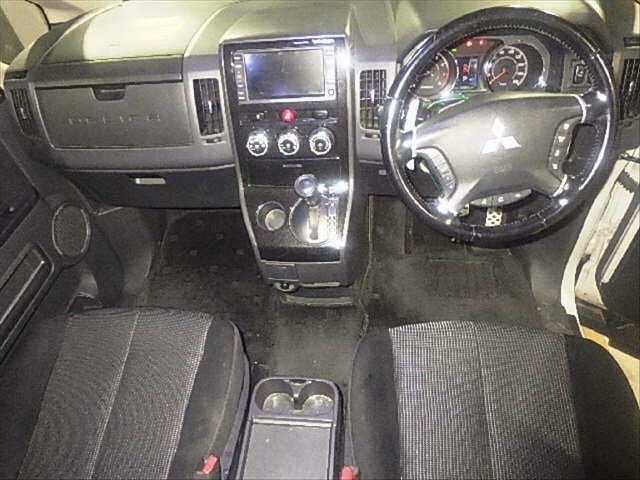 MITSUBISHI DELICA D5 2010