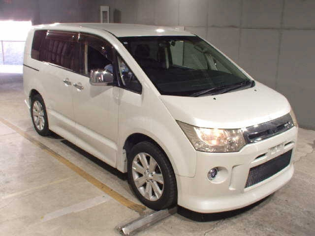 MITSUBISHI DELICA D5 2010