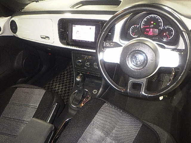 VOLKSWAGEN THE BEETLE 2012